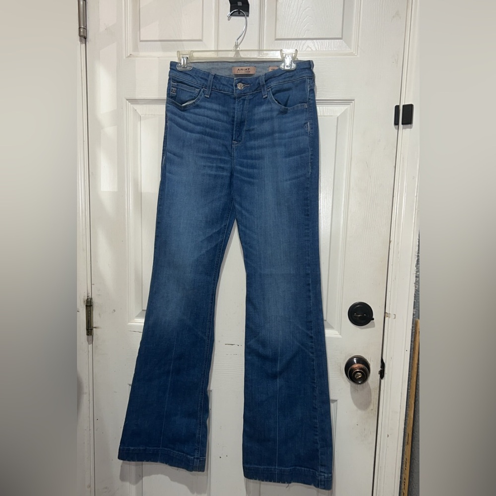 Ariat women's high rise flare jeans 28R #Cowgirl #WestWear #FlareJeans #ariat